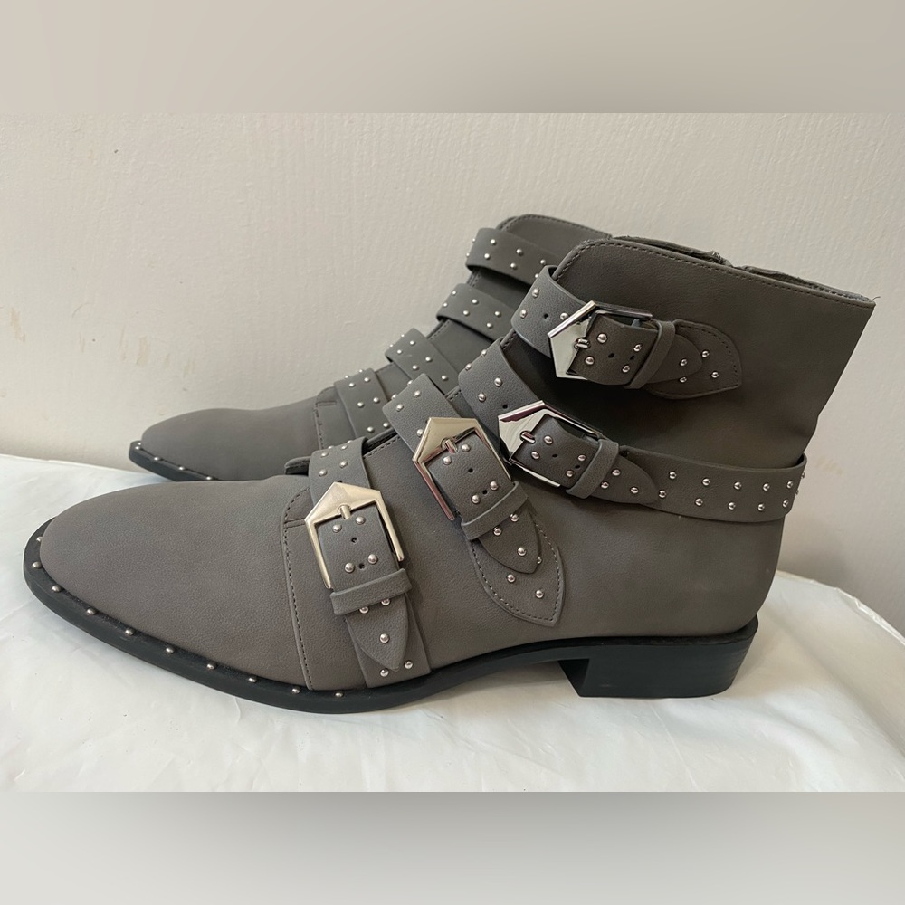 Women’s Gray booties